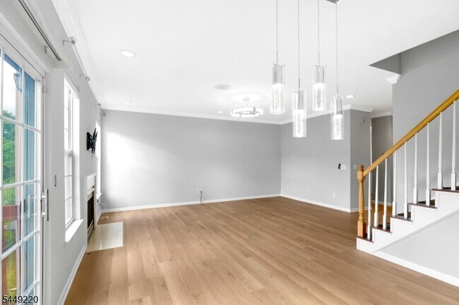 Photo - 72 Albert Ct