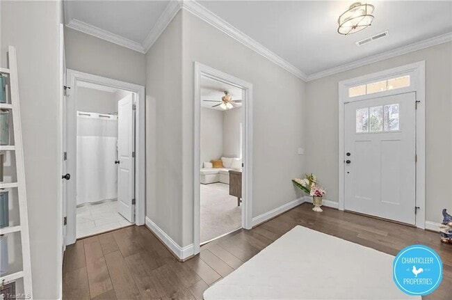 Photo - 306 Lamplighter Cir