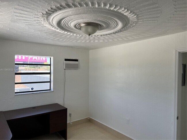 Photo - 4826 Pembroke Rd Unit 2