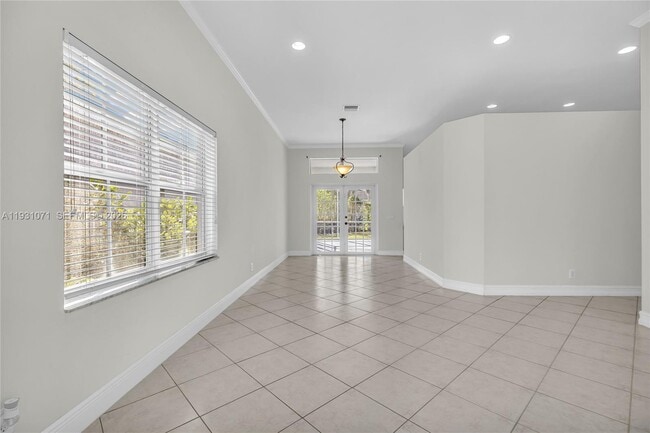 Photo - 1579 Banyan Way