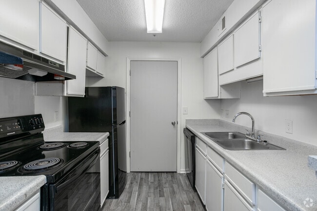 3BR, 2BA - 1,153SF - Kitchen