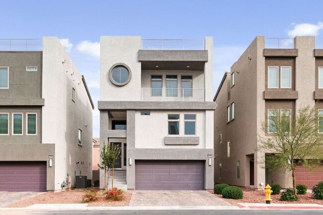 Photo - stunning 3-bedroom, 2.5-bathroom Tri Level Home