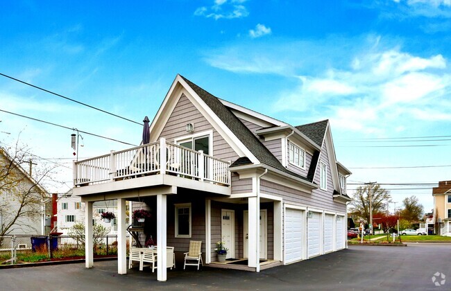 Building Photo - 535 Fairfield Beach Rd Rental