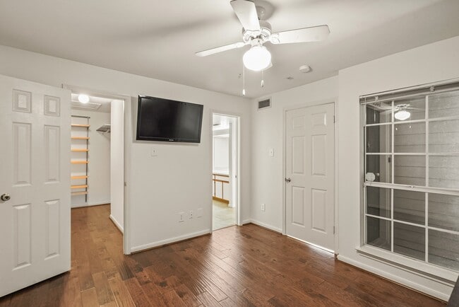 Building Photo - 3231 Allen Pkwy Unit 5302