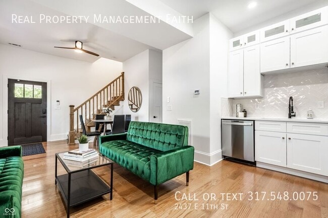 Photo - 2437 E 11th St