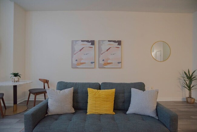 Photo - 125 W Market St Unit ID1014558P