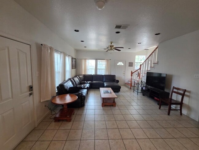Photo - 4703 Harmon Ave