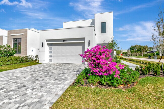 Photo - 699 Kingsbridge St