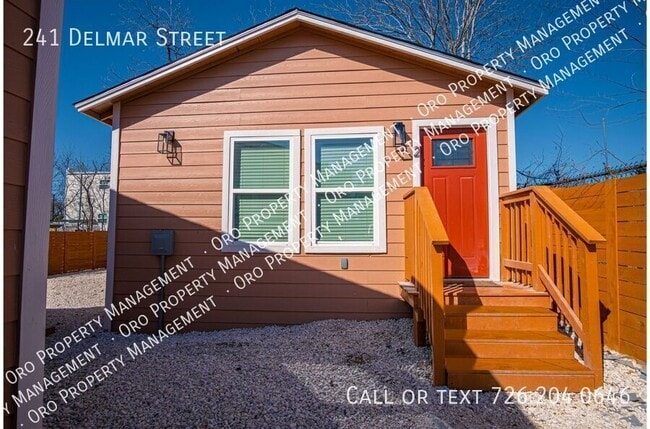 Building Photo - Adorable 2BR Home Close to Riverwalk and Downtown