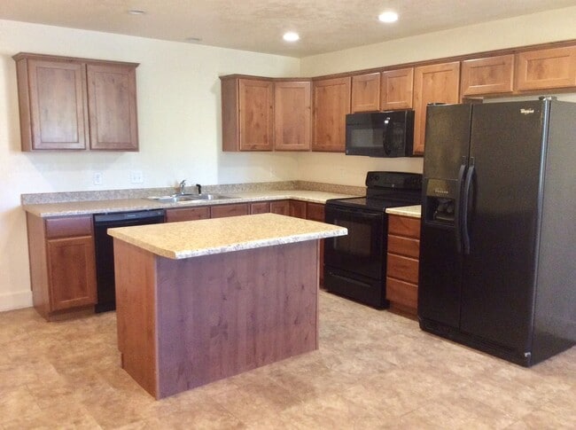 Photo - Lovely Townhouse for Rent!!