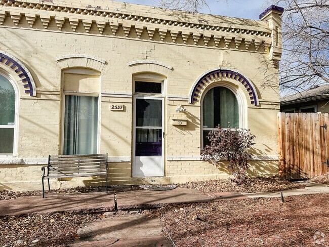 Building Photo - Amazing 2 bed one 1 bath home blocks from ... Unit 2537 2