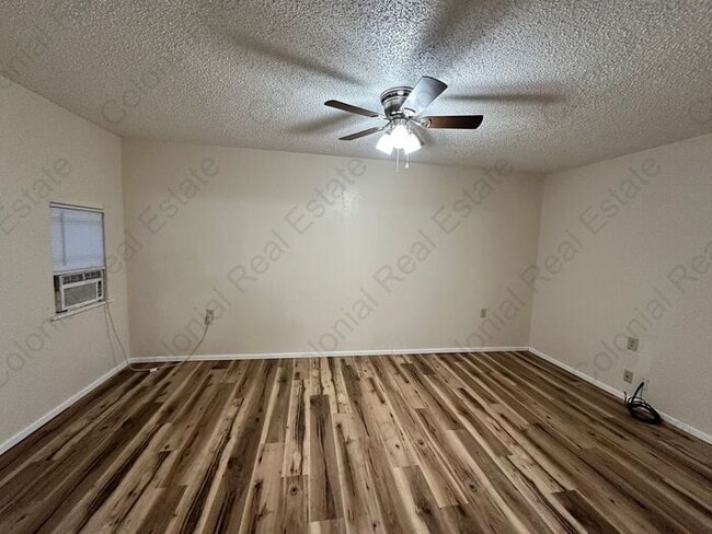 Photo - Cozy 3 bedroom 1.5 bathroom home.