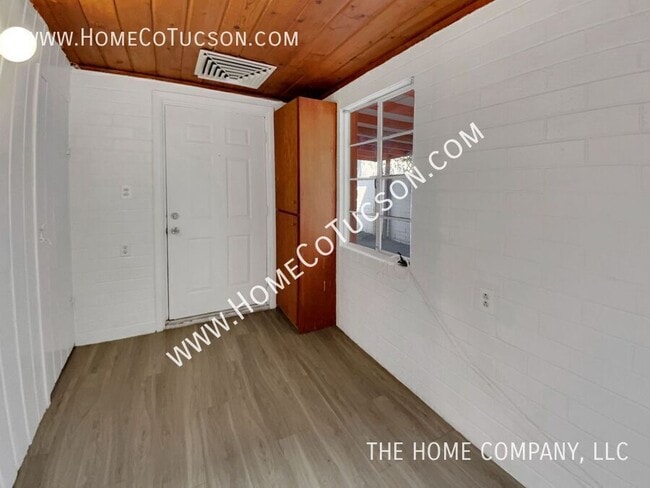 Photo - 615 N DESERT Ave