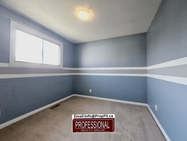 Photo - 10976 161 St NW