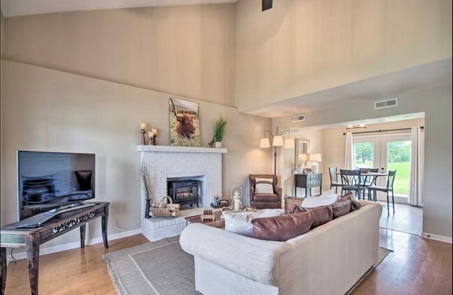 Photo - 532 W Southampton Dr