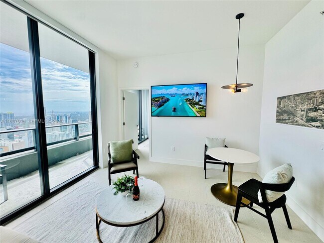 Photo - 159 NE 6th St Unidad 4807