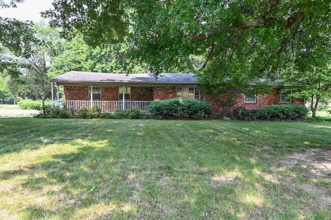 Building Photo - Charming 3-Bedroom Retreat with 2 Full Baths on South Meridian Street – 1516 Sq Ft of Comfort in ...
