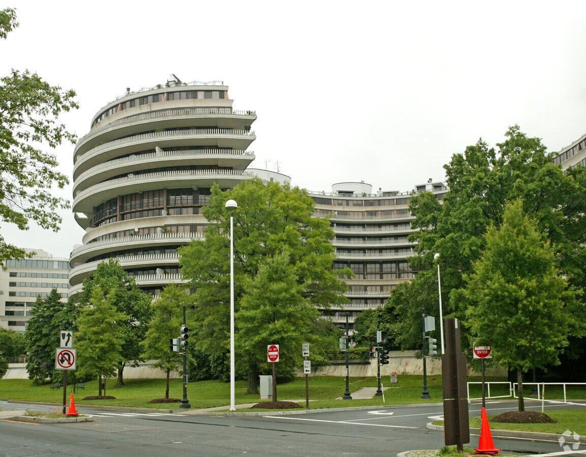 Watergate South - Watergate South Apartments