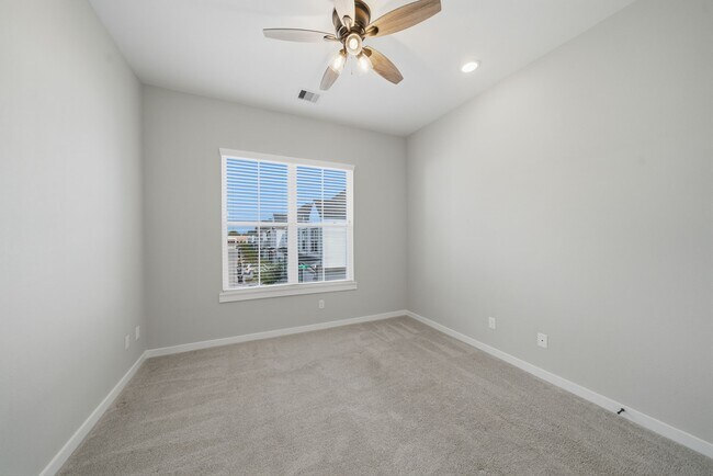 Photo - 826 Berry Sage Ln