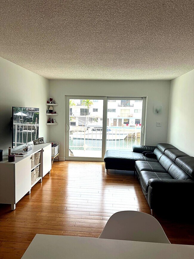 Photo - 3522 NE 171 St Unit 202