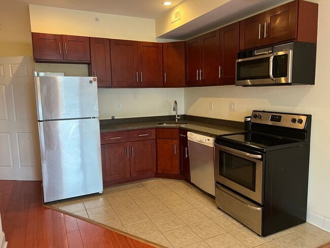 Photo - 678 N 33rd St Unit 3F