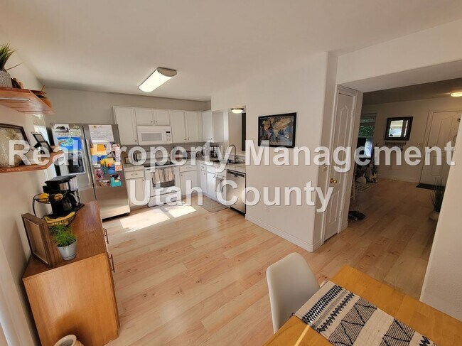 Photo - 7971 Wycliffe Way