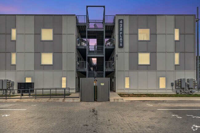 Building Photo - Simple living? We got you. $1150/mo wate... Unit 207 Rental