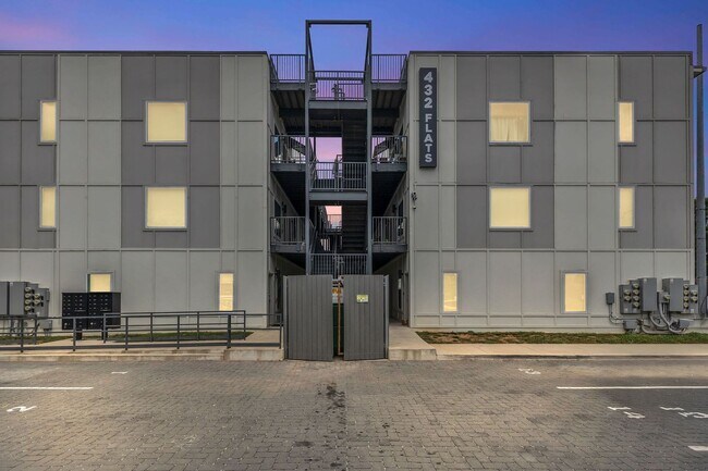 Simple living? We got you. $1150/mo wate... - Simple living?  We got you.  $1150/mo wate... Condo Unit 207