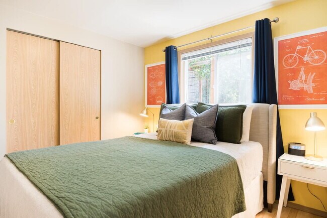 Photo - Adorable 1 Bed 1 Bath Cottage, 2 Blocks From Greenlake!