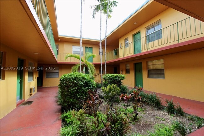 2290 NW N River Dr Unit 5