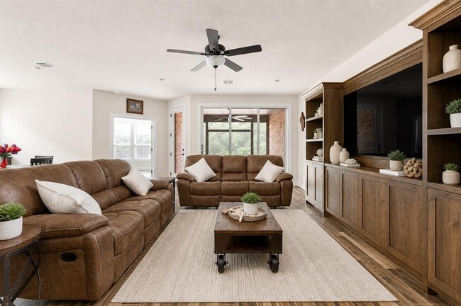Photo - 246 Toyah Dr