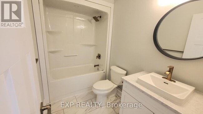 Photo - 640 West St Unité A