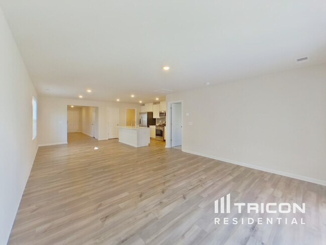 Photo - 4018 Rustling Grass Trl