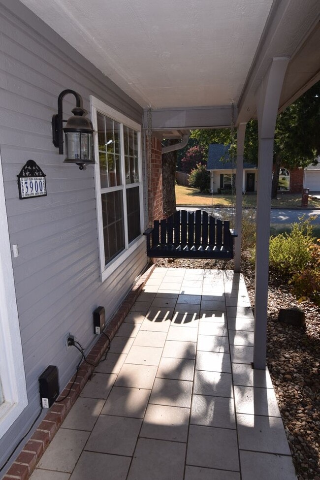 Photo - 3900 Bristol Ln