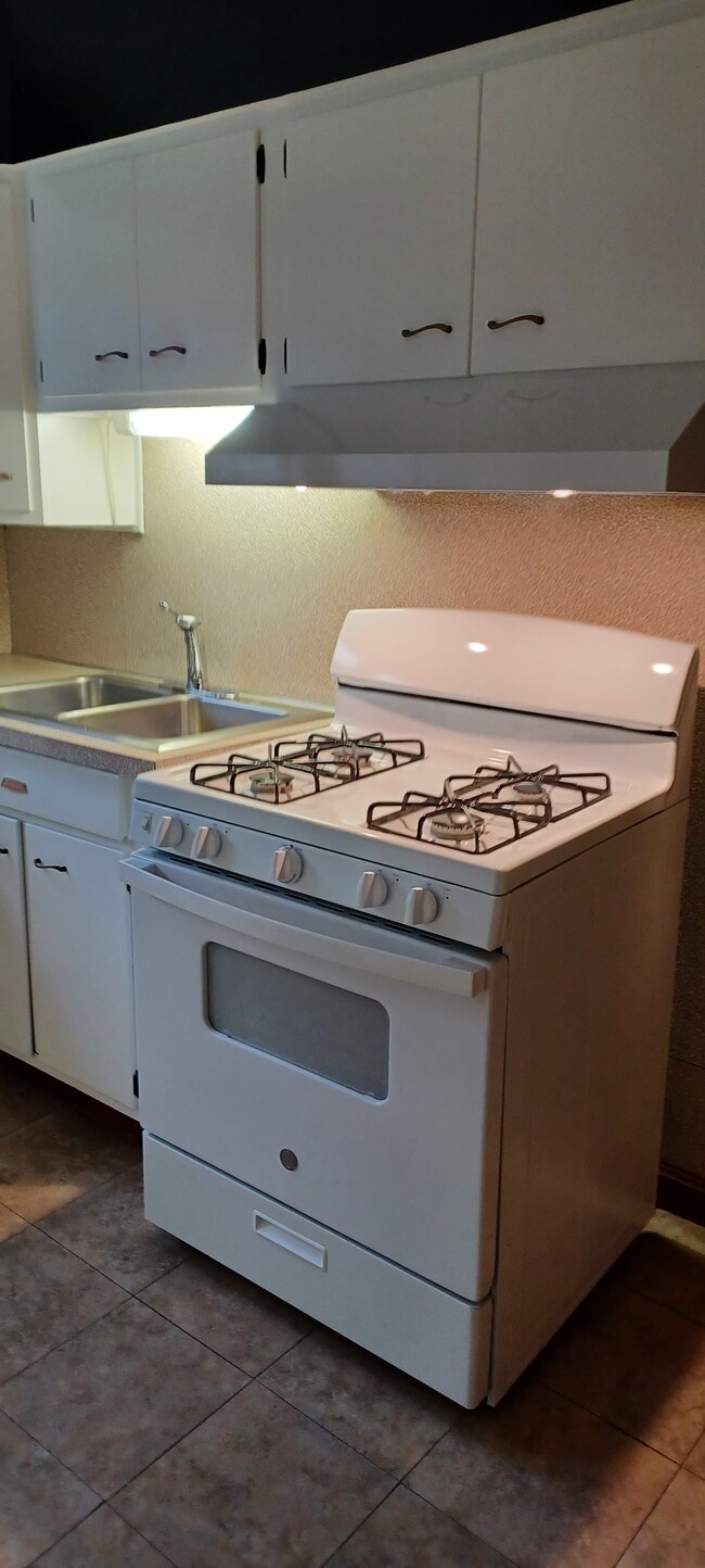 Photo - 85 Carlyle Ave