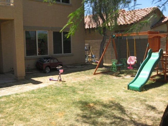 Photo - Beautiful three bedroom plus den/loft, 2.5 bath upgraded home In West Phoenix Close to I-10 & 101