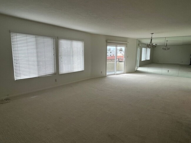 Photo - FANTASTIC CONDO IN THE HEART OF BELMONT SH...