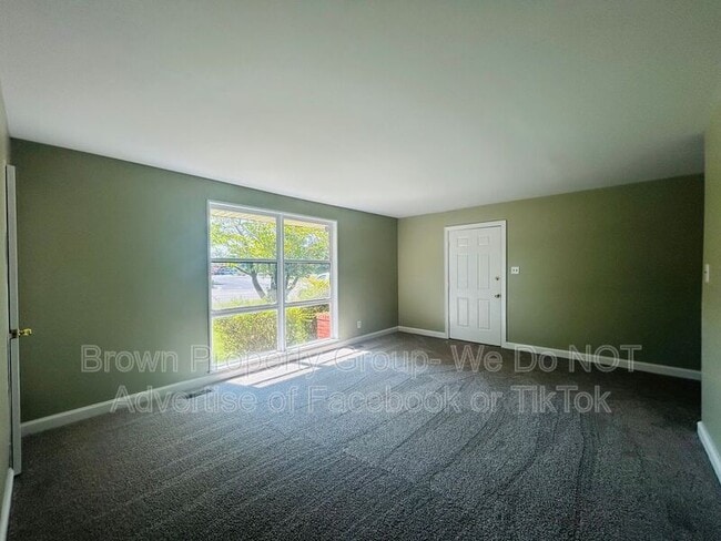 Photo - 486 McBain Dr