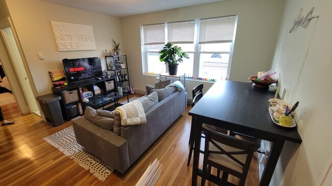 Photo - Davis Building