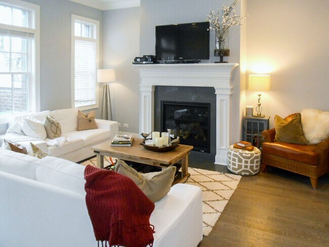 Photo - 1241 W Oakdale Ave Unit W3