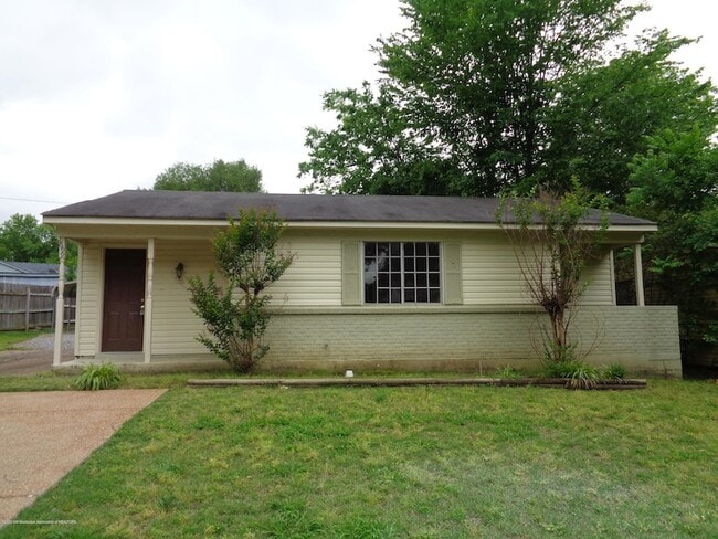Building Photo - 1699 Whitehead Dr