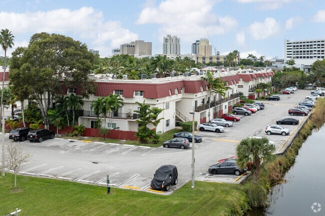 Photo - Villas of Pinecrest