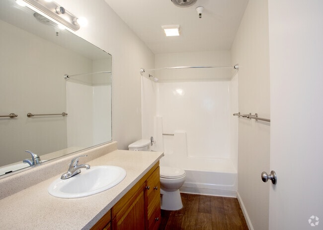 2BR, 1BA - 801SF