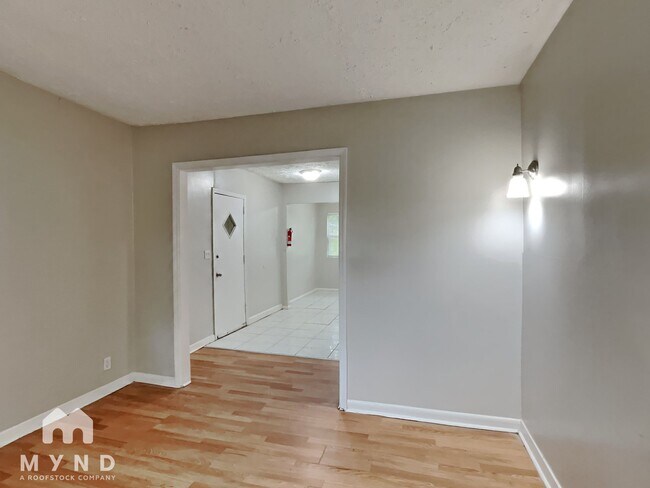 Photo - 450 Fairburn Rd NW