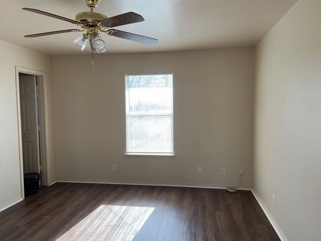 Photo - 3606 Warfield Dr