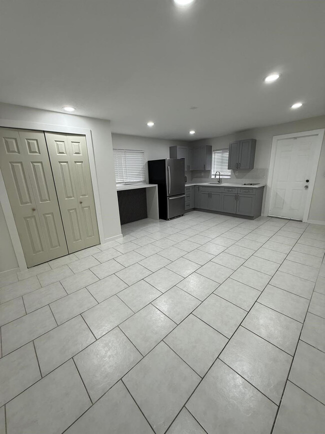 Photo - 6720 Park St