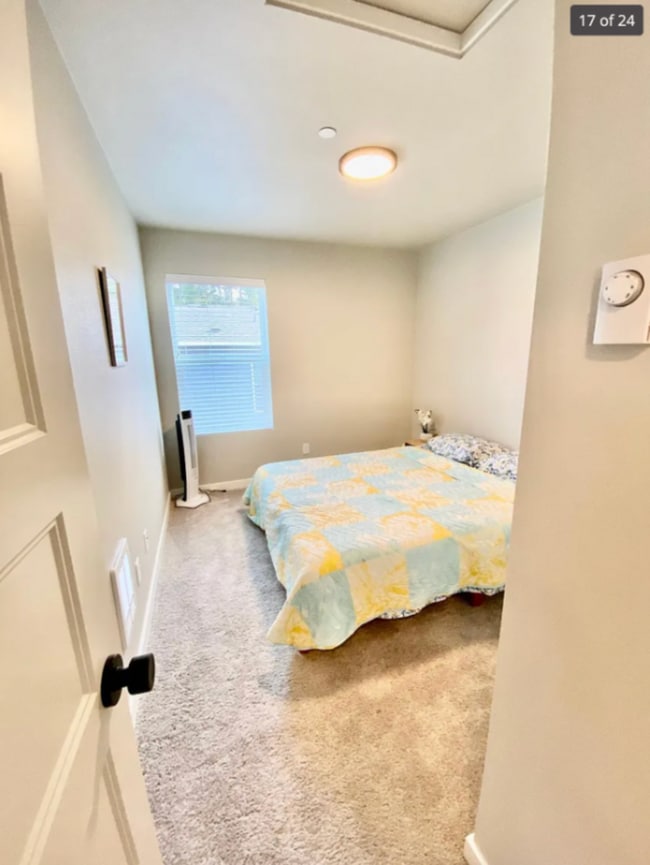 Building Photo - Lynnwood Townhome Unit Bedroom 1