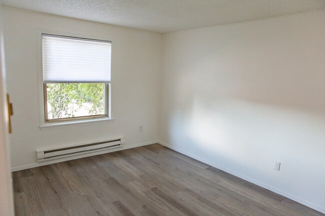 Master bedroom - 3595 S King St Unit 1