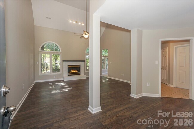 Photo - 840 Emerson Dr