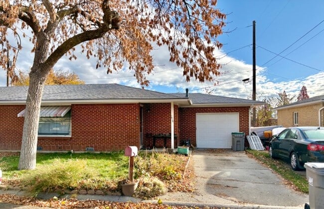 Building Photo - Charming Brick Duplex in Quiet Boise Neigh...
